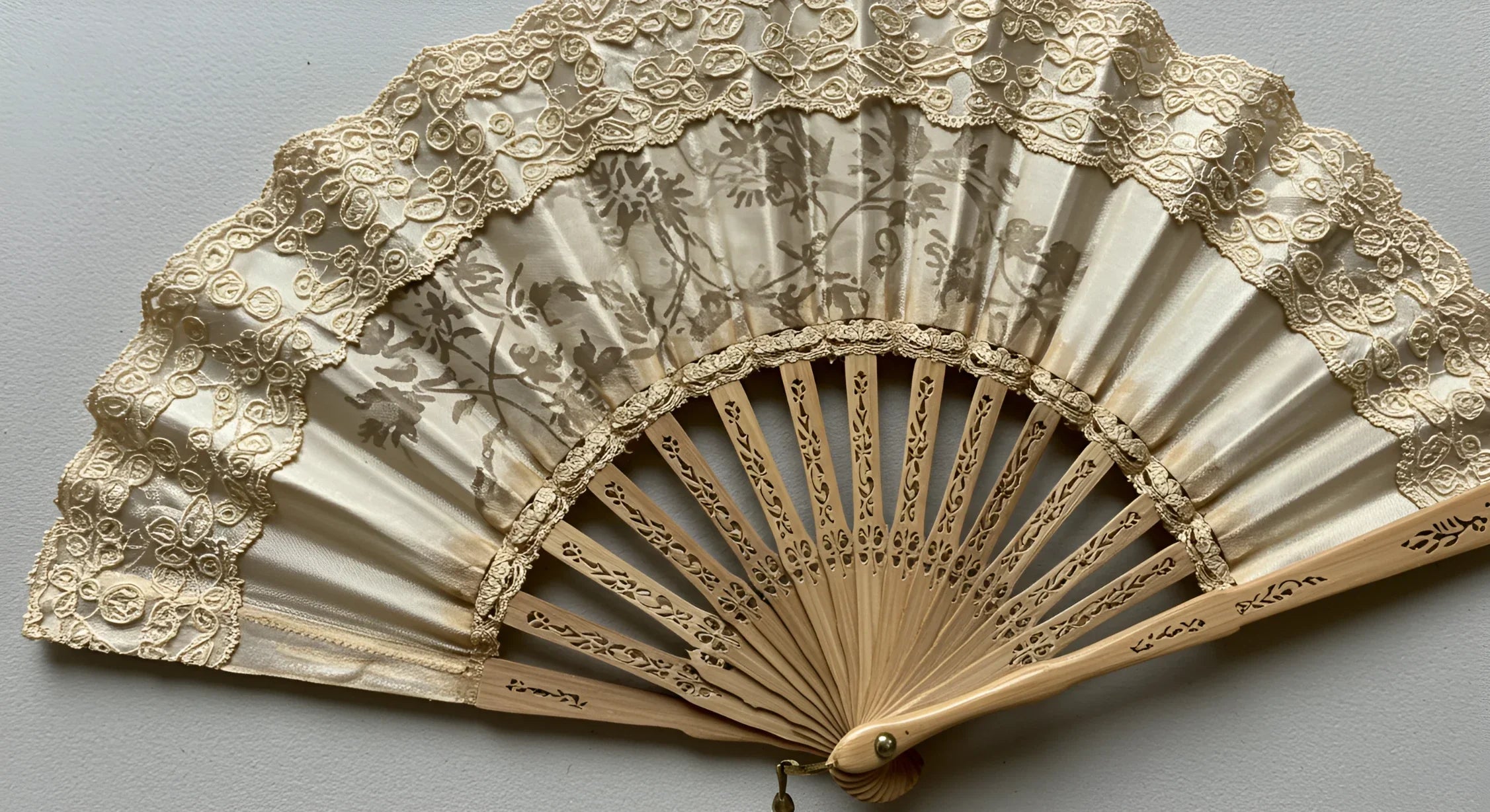 Why Hand Fans Are the Ultimate Luxury Accessory for 2025